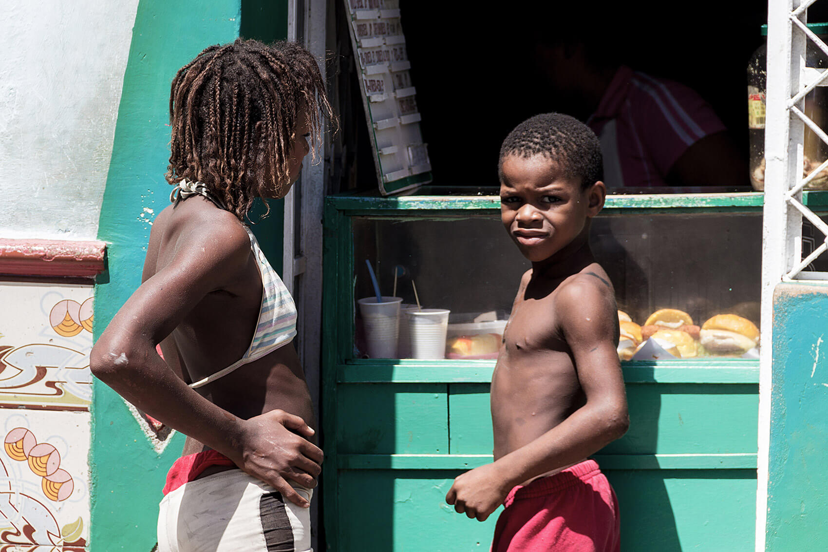 Hungry young kids in La Habana